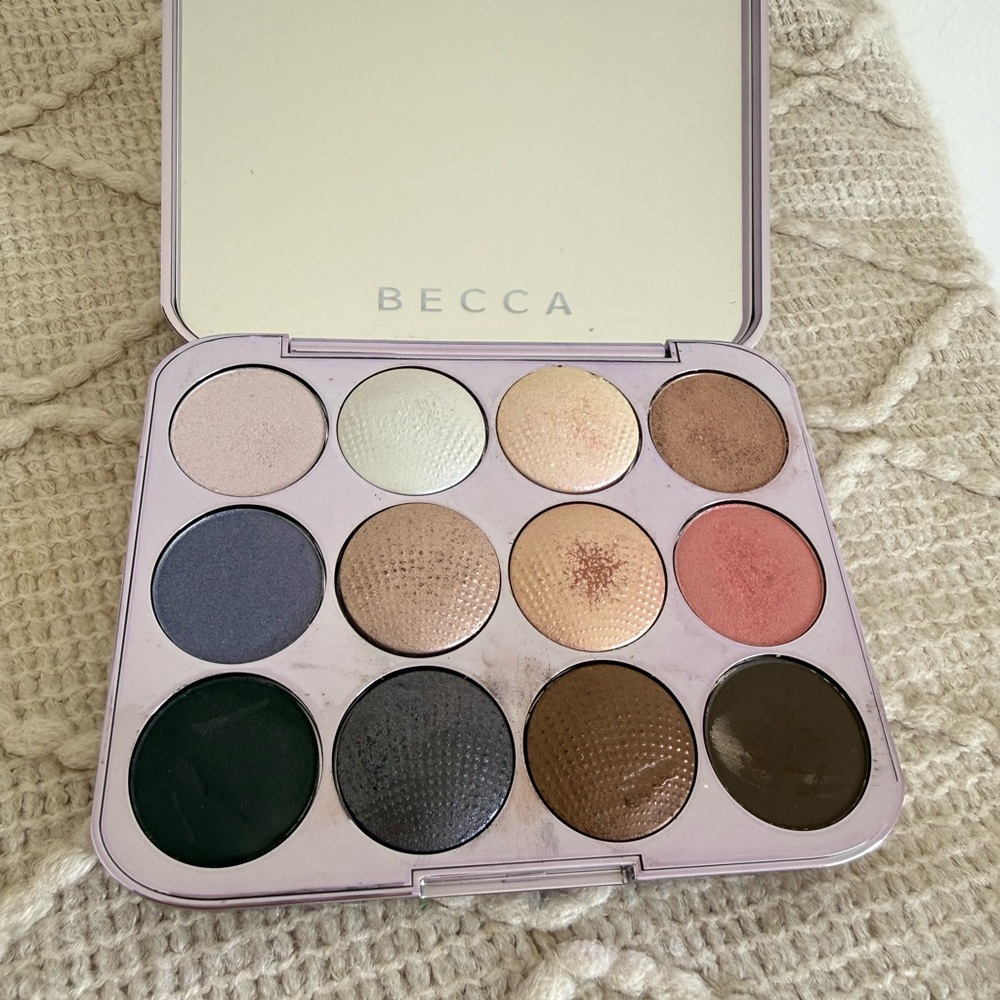 BECCA Elegant White Compact